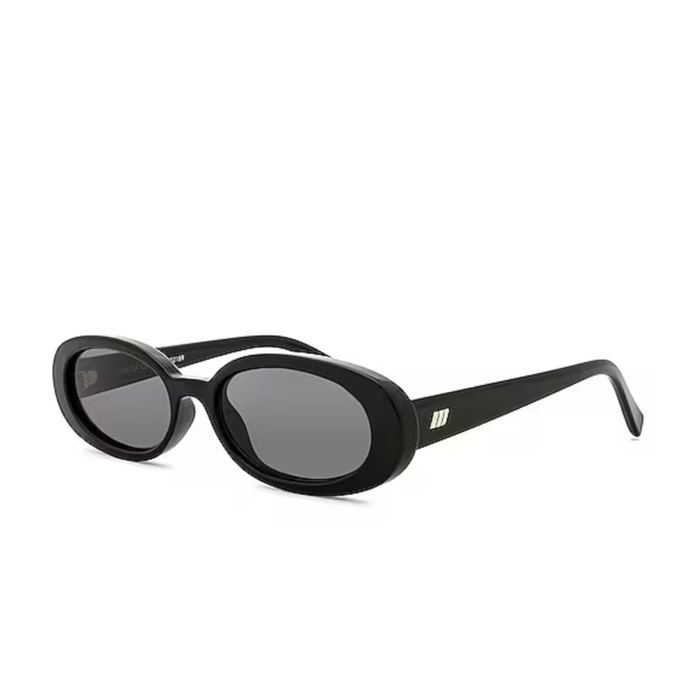Outta Love in Black & Smoke Mono
Le Specs